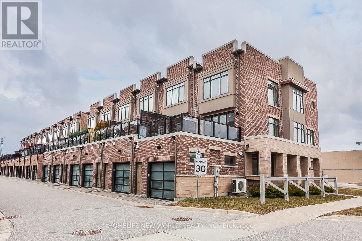 62 Troon Avenue, Vaughan, Ontario L6A 4Z1 - Photo 3 - N12962462