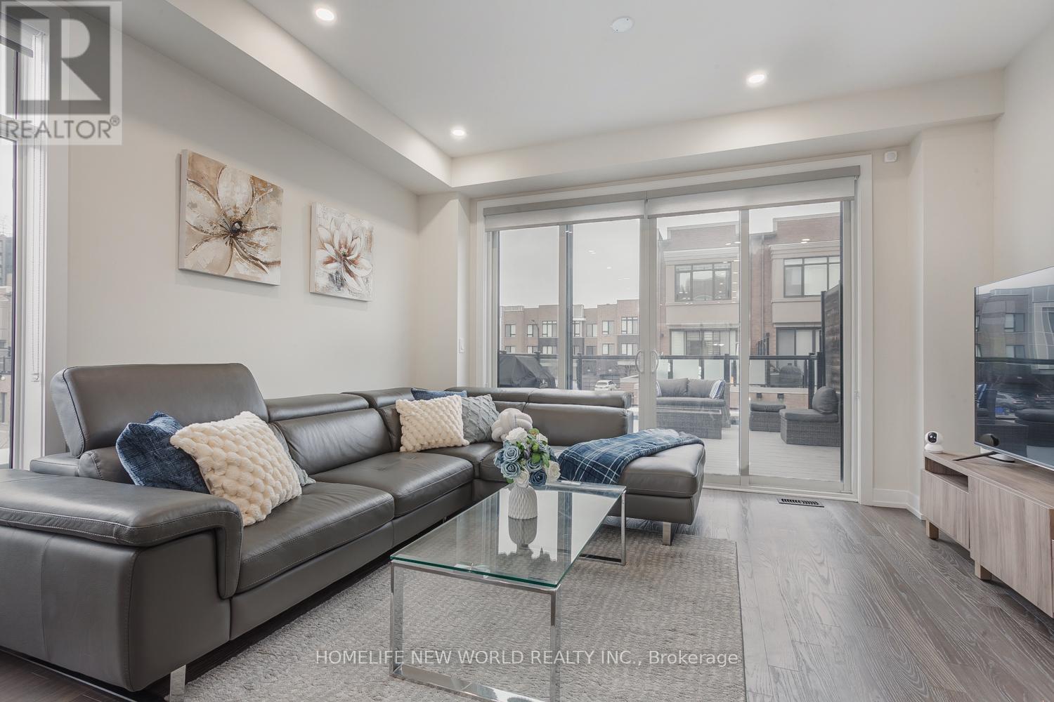 62 Troon Avenue, Vaughan, Ontario L6A 4Z1 - Photo 4 - N12962462