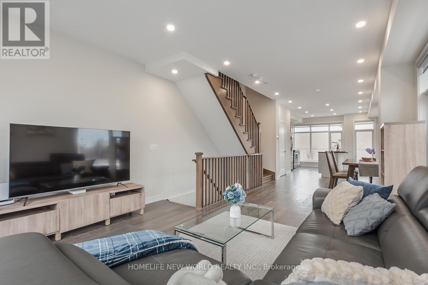 62 Troon Avenue, Vaughan, Ontario L6A 4Z1 - Photo 7 - N12962462