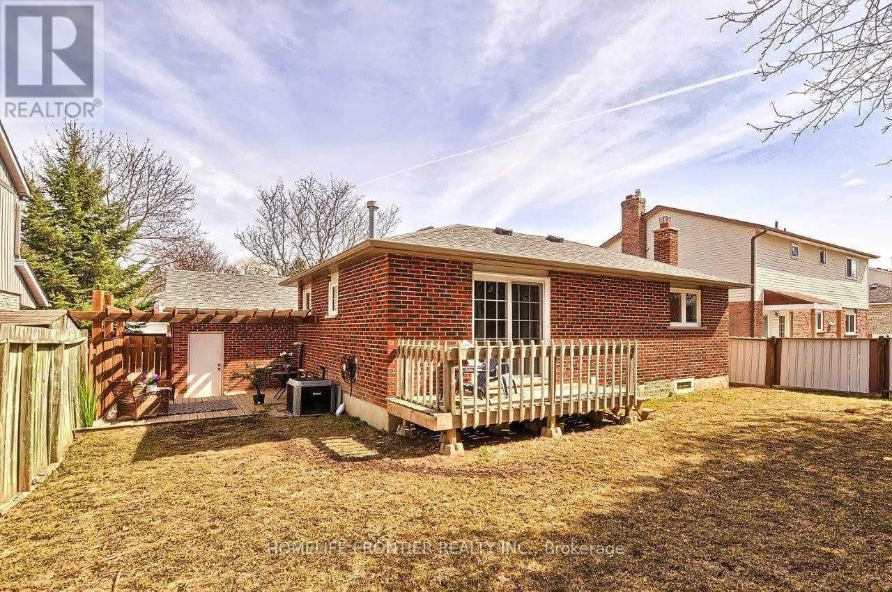 44 Rutledge Avenue, Newmarket, Ontario  L3Y 5T4 - Photo 18 - N12962478