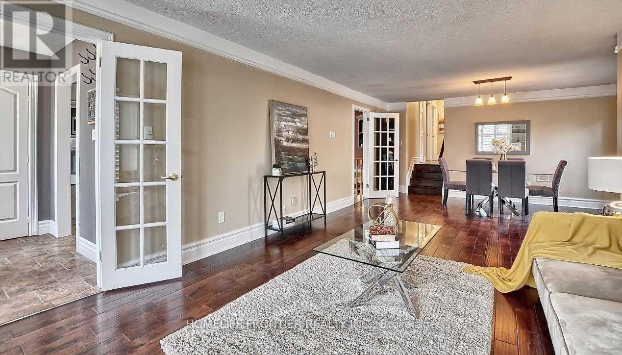 44 Rutledge Avenue, Newmarket, Ontario  L3Y 5T4 - Photo 4 - N12962478