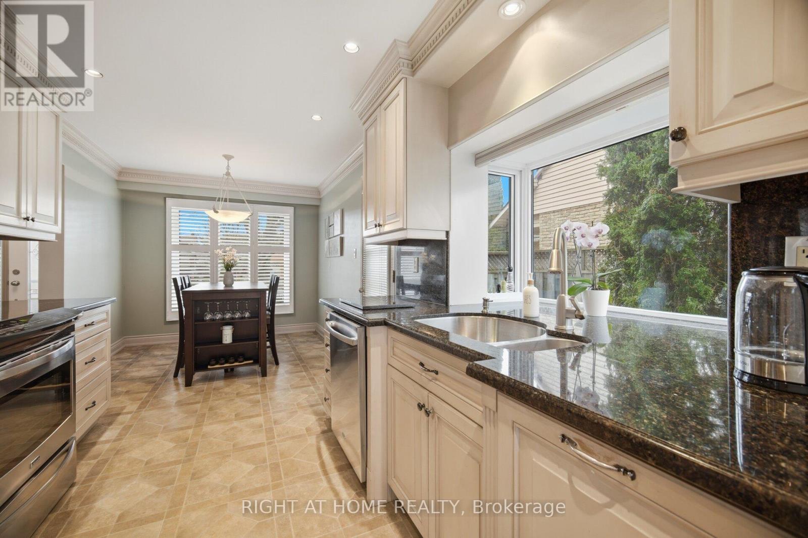 6360 Atherly Crescent, Mississauga, Ontario  L5N 2J2 - Photo 13 - W12962432