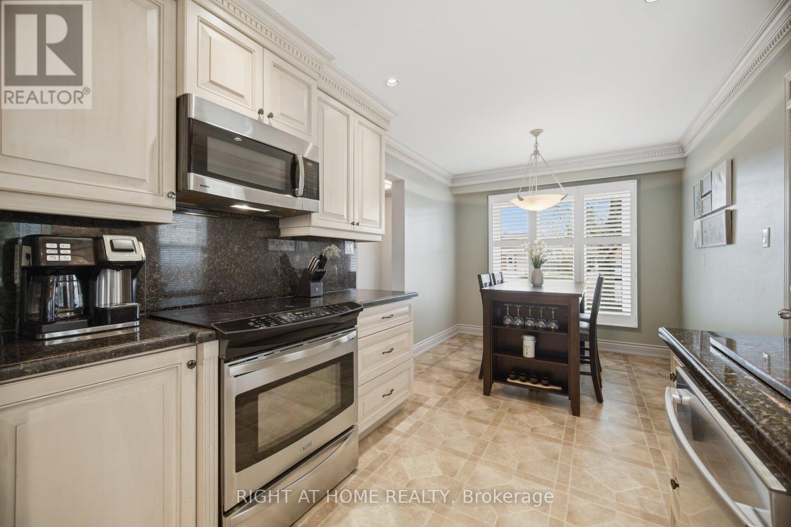 6360 Atherly Crescent, Mississauga, Ontario  L5N 2J2 - Photo 15 - W12962432