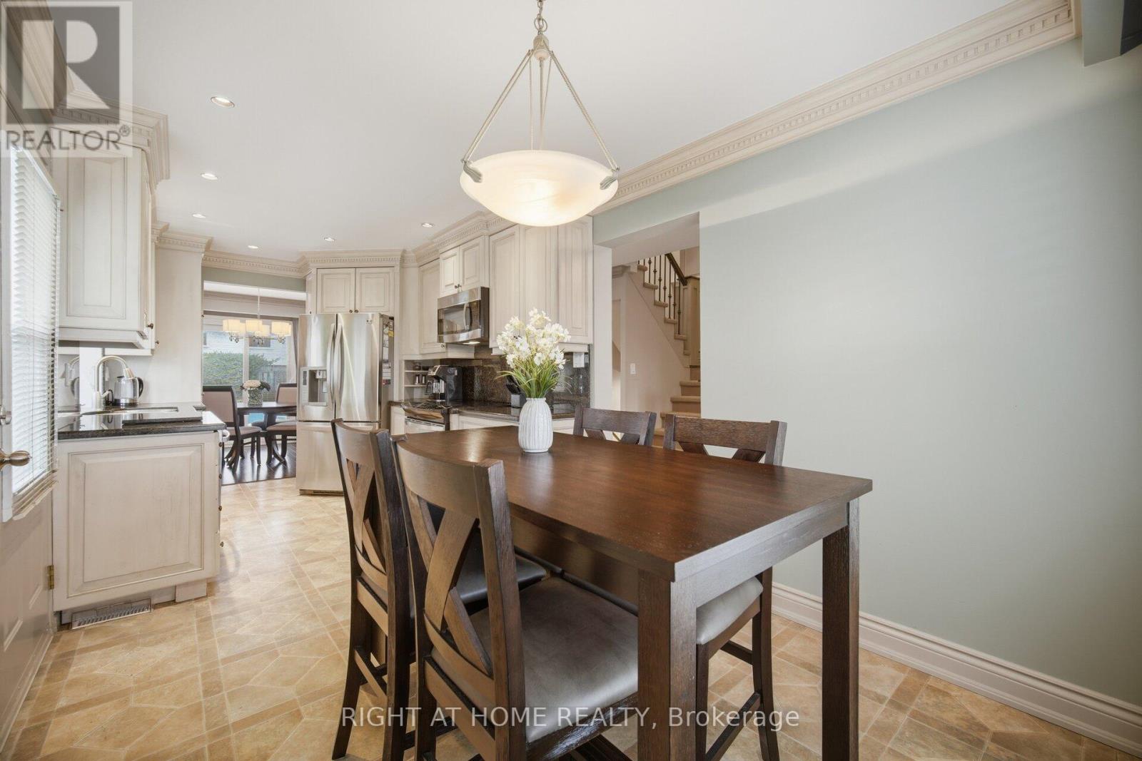 6360 Atherly Crescent, Mississauga, Ontario  L5N 2J2 - Photo 16 - W12962432