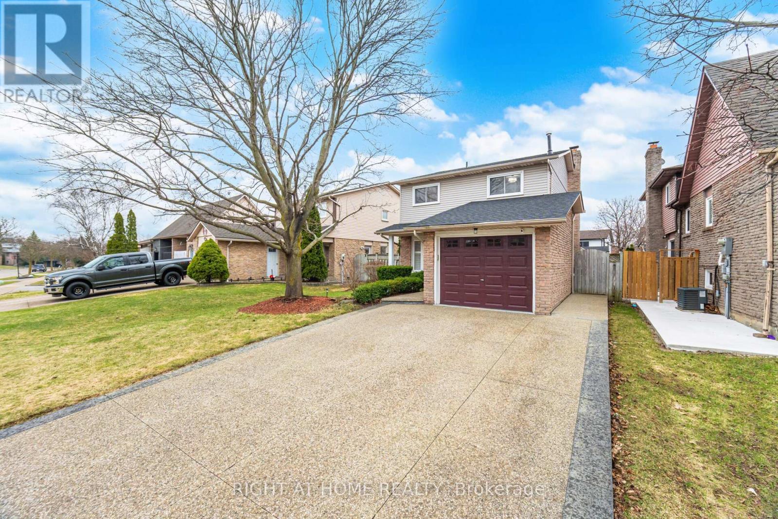 6360 Atherly Crescent, Mississauga, Ontario  L5N 2J2 - Photo 2 - W12962432