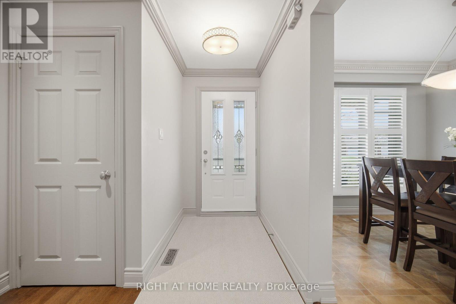 6360 Atherly Crescent, Mississauga, Ontario  L5N 2J2 - Photo 3 - W12962432