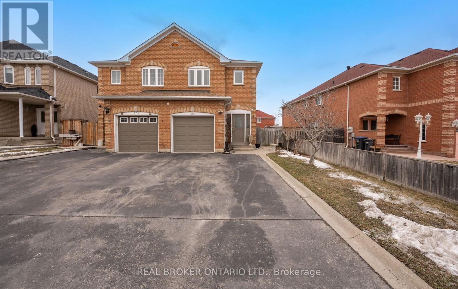 204 Tiller Trail, Brampton, Ontario  L6X 4T1 - Photo 2 - W12962434