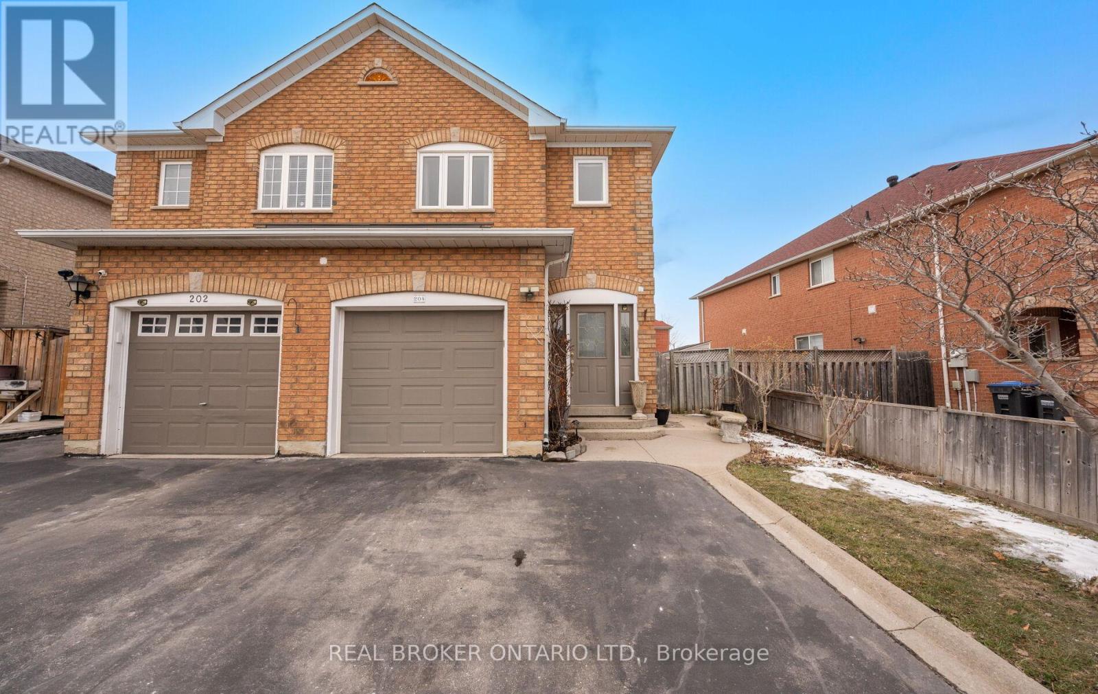 204 Tiller Trail, Brampton, Ontario  L6X 4T1 - Photo 3 - W12962434