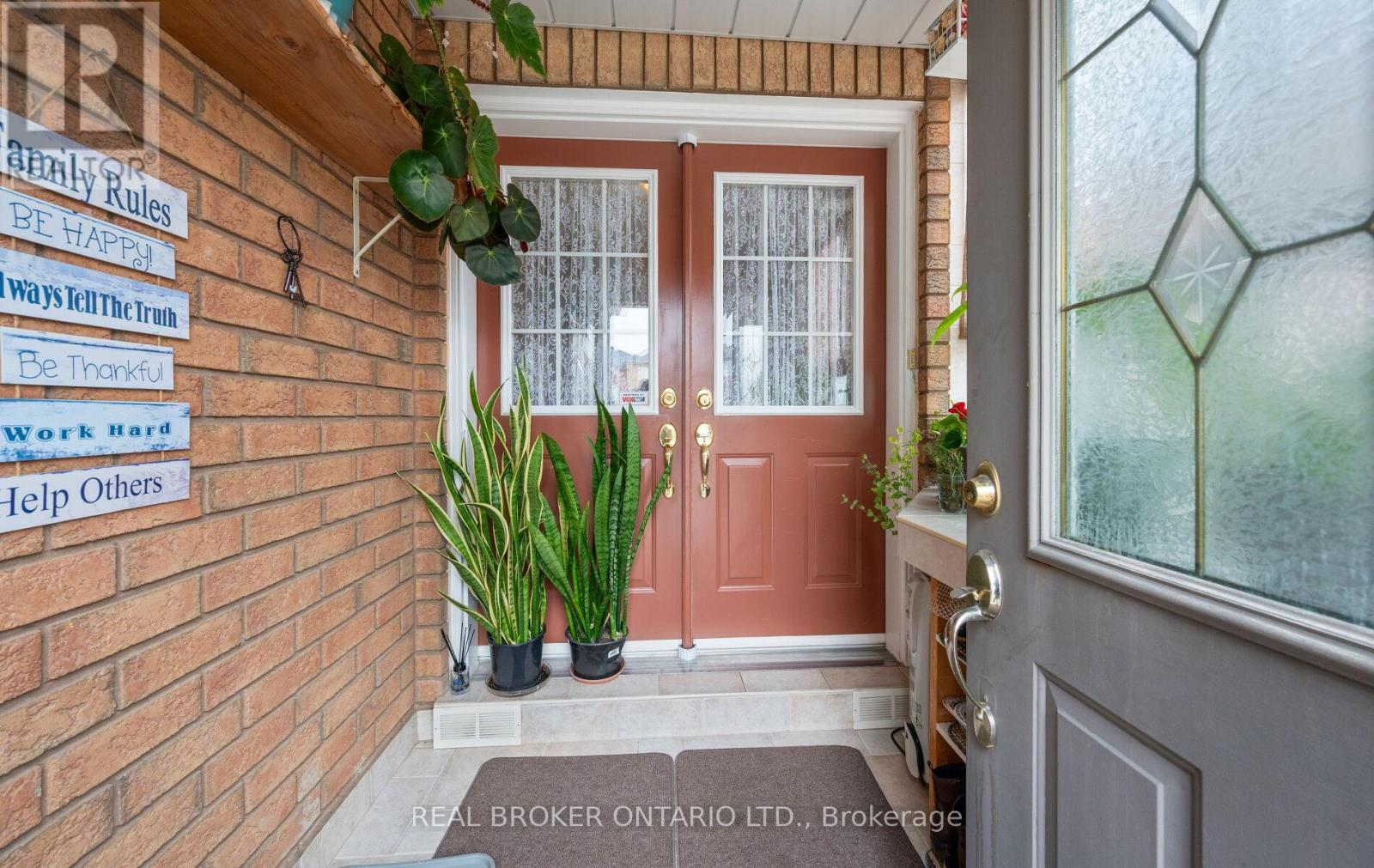 204 Tiller Trail, Brampton, Ontario  L6X 4T1 - Photo 5 - W12962434