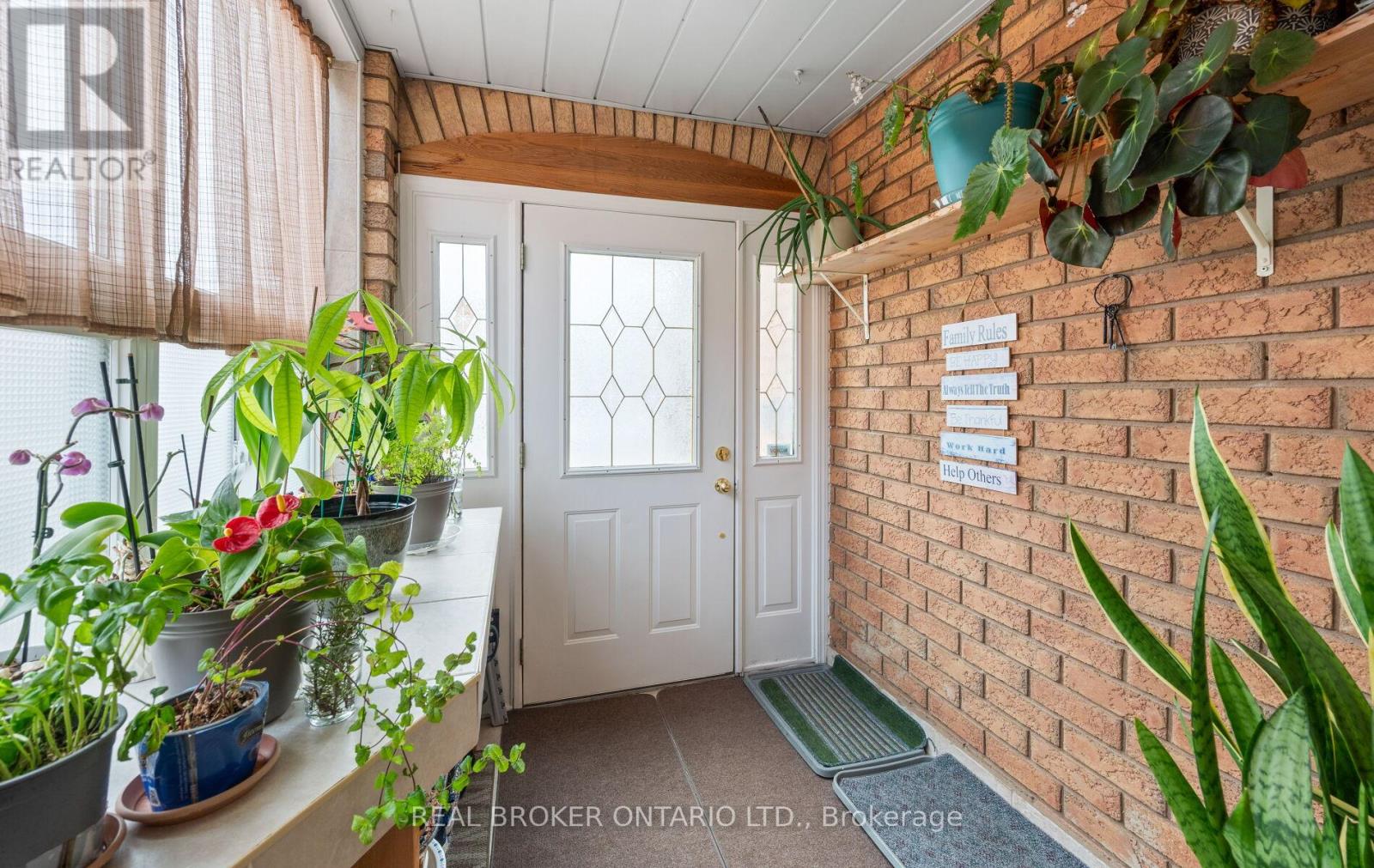 204 Tiller Trail, Brampton, Ontario  L6X 4T1 - Photo 6 - W12962434