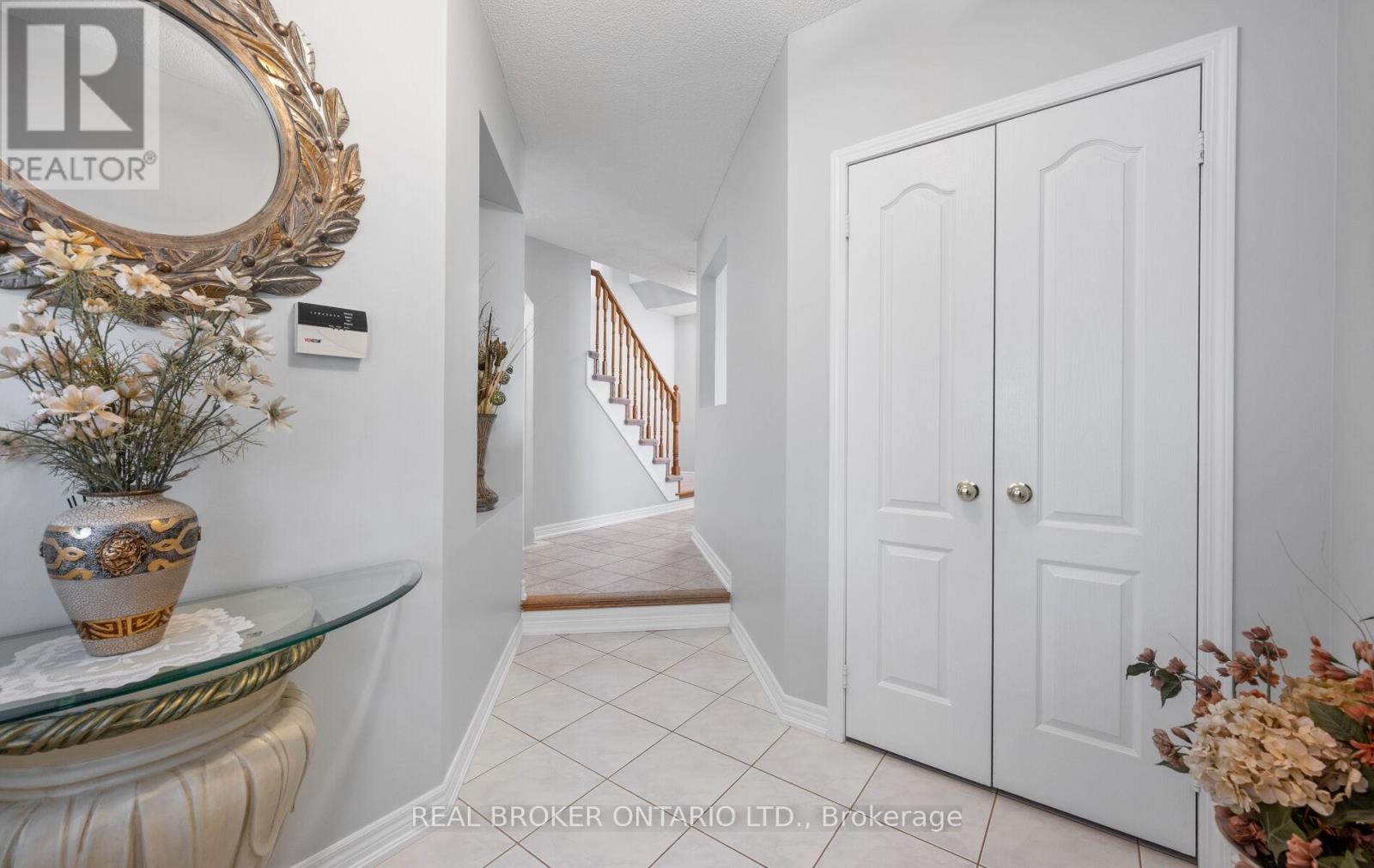 204 Tiller Trail, Brampton, Ontario  L6X 4T1 - Photo 7 - W12962434