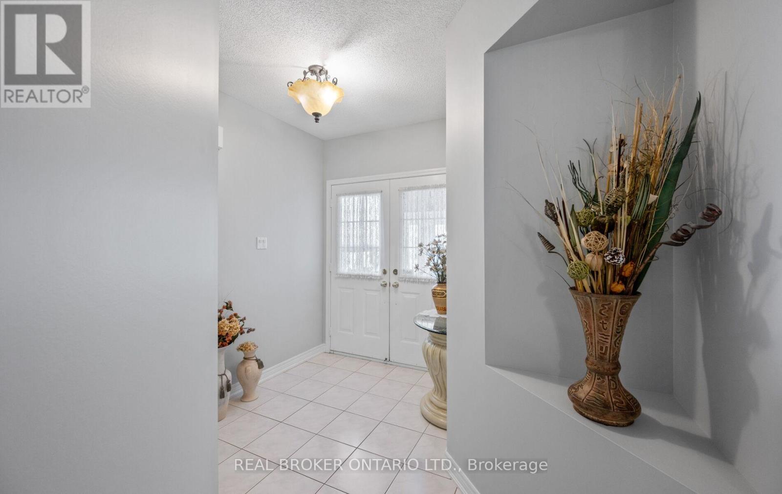 204 Tiller Trail, Brampton, Ontario  L6X 4T1 - Photo 8 - W12962434