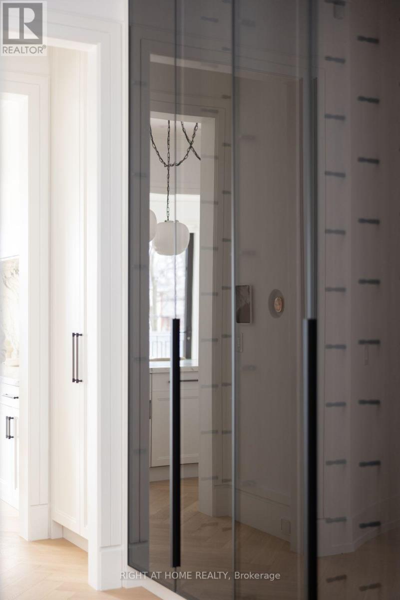 350b Walmer Road, Toronto, Ontario  M5R 2Y4 - Photo 11 - C12962510