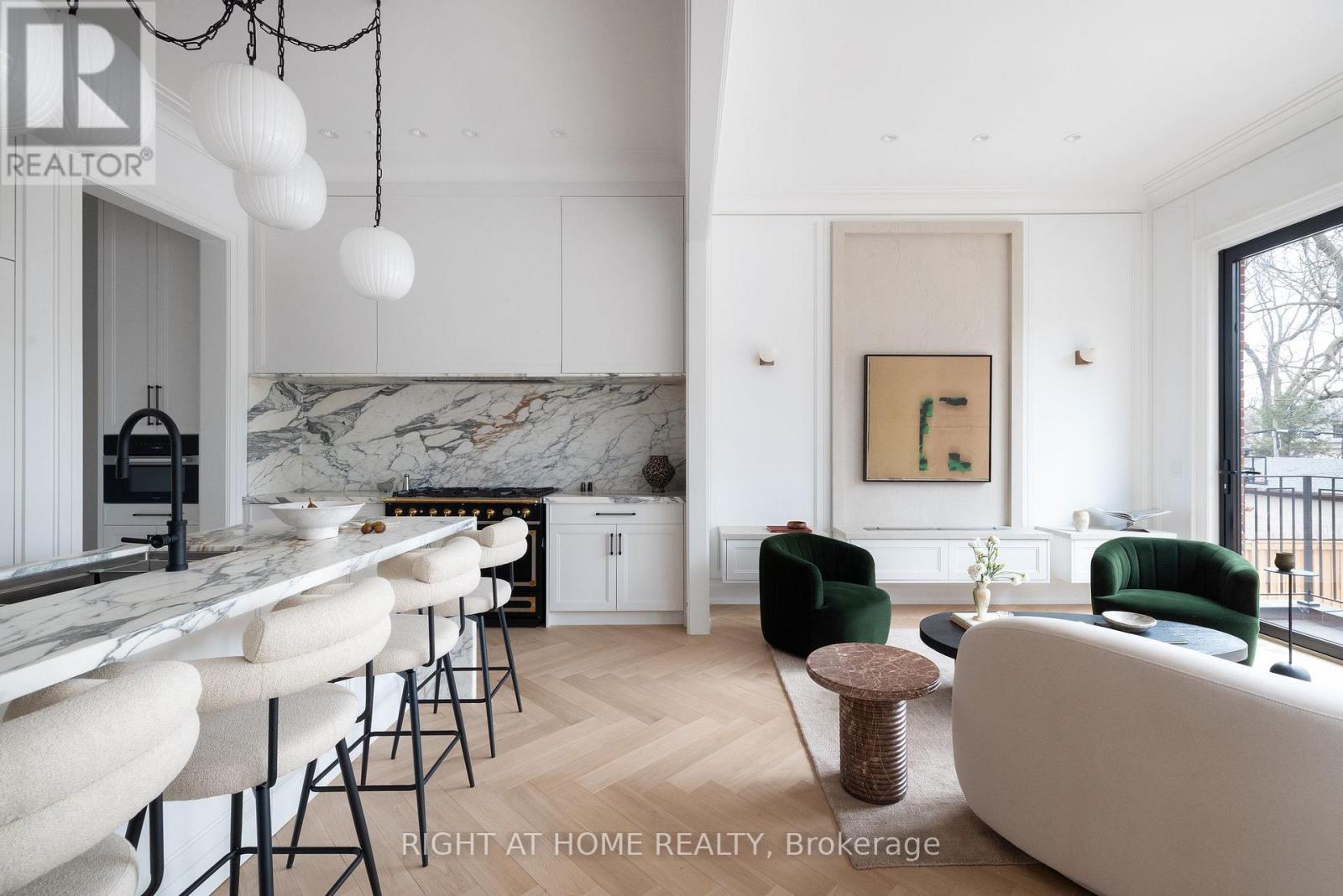 350b Walmer Road, Toronto, Ontario  M5R 2Y4 - Photo 2 - C12962510