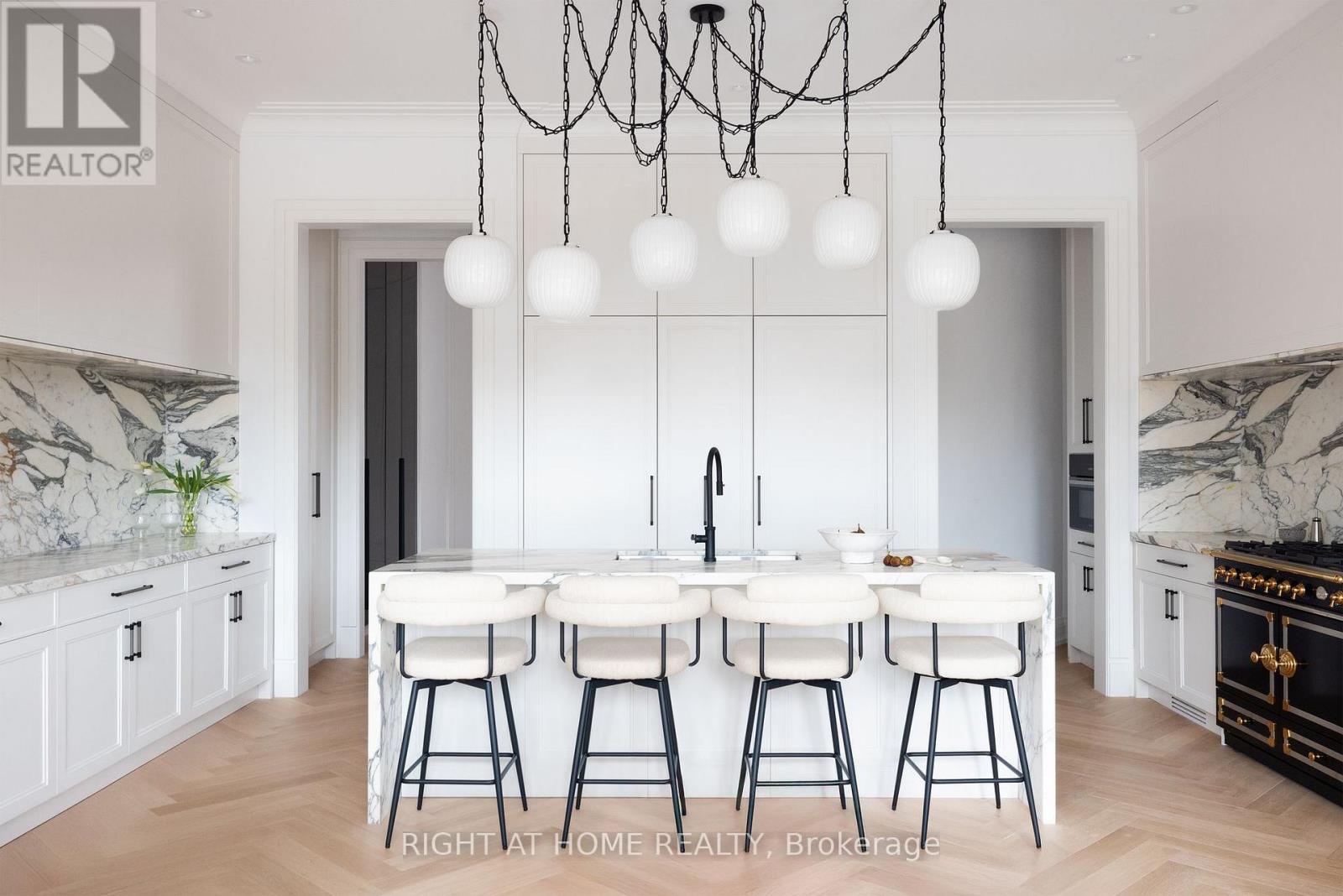 350b Walmer Road, Toronto, Ontario  M5R 2Y4 - Photo 3 - C12962510