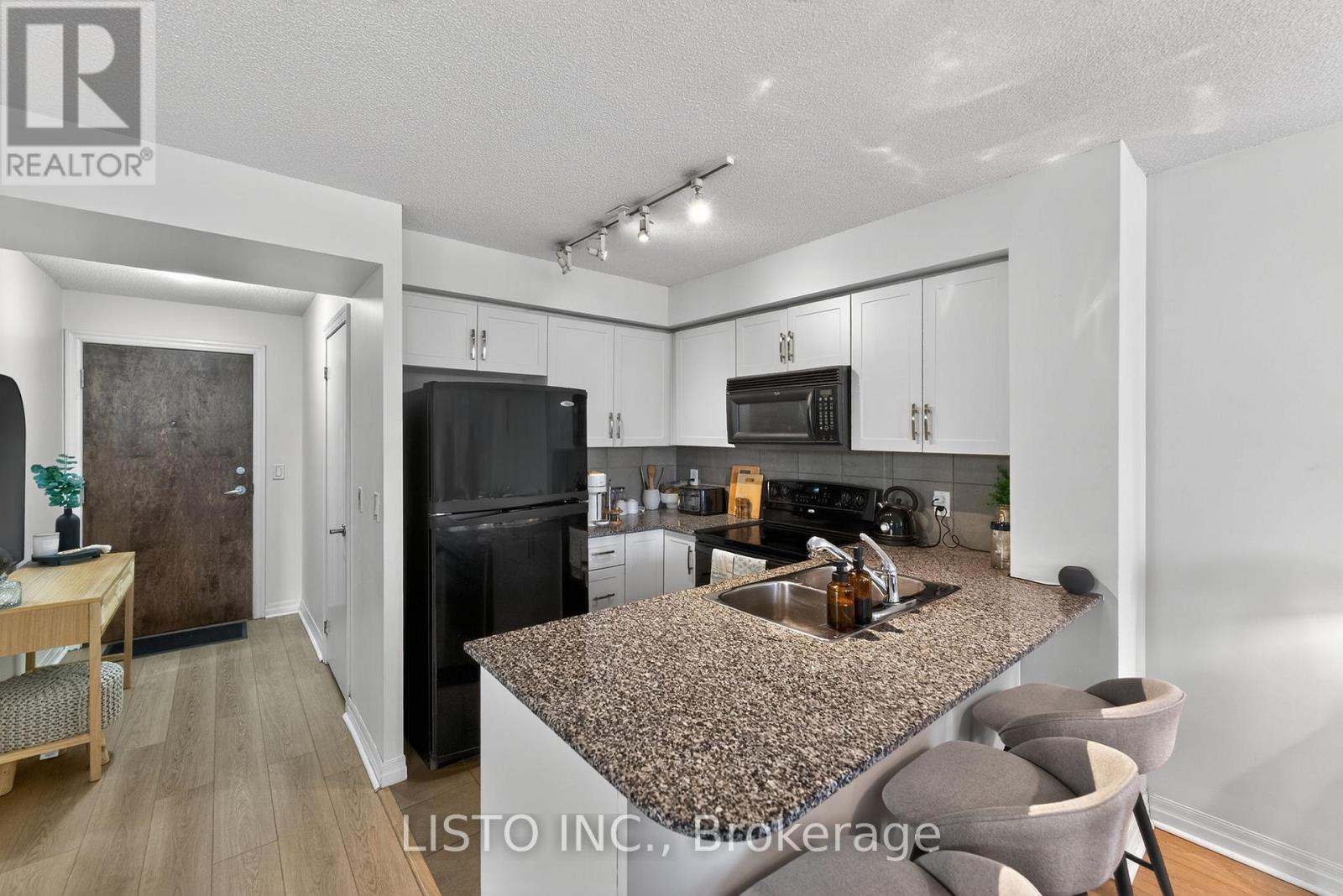 1013 - 16 Yonge Street, Toronto, Ontario  M5E 2A1 - Photo 4 - C12962516