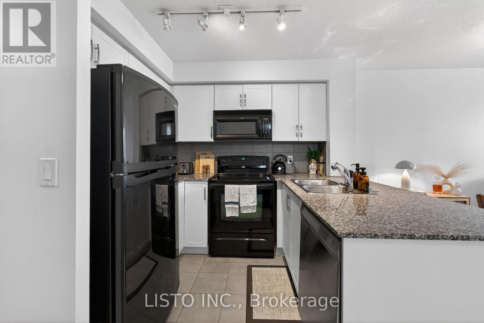 1013 - 16 Yonge Street, Toronto, Ontario  M5E 2A1 - Photo 6 - C12962516