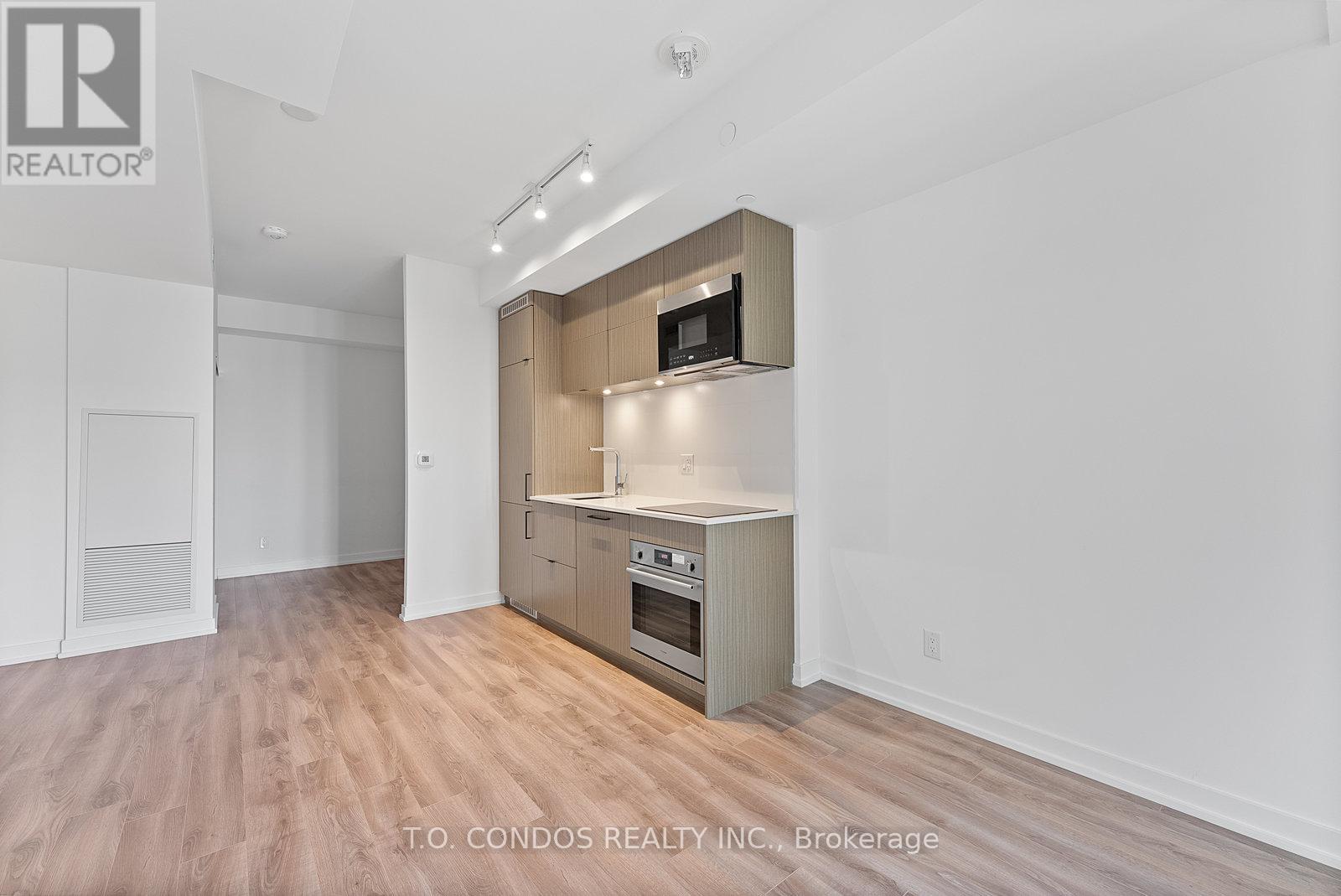 1019 - 20 Edward Street, Toronto, Ontario  M5G 1C9 - Photo 11 - C12962520