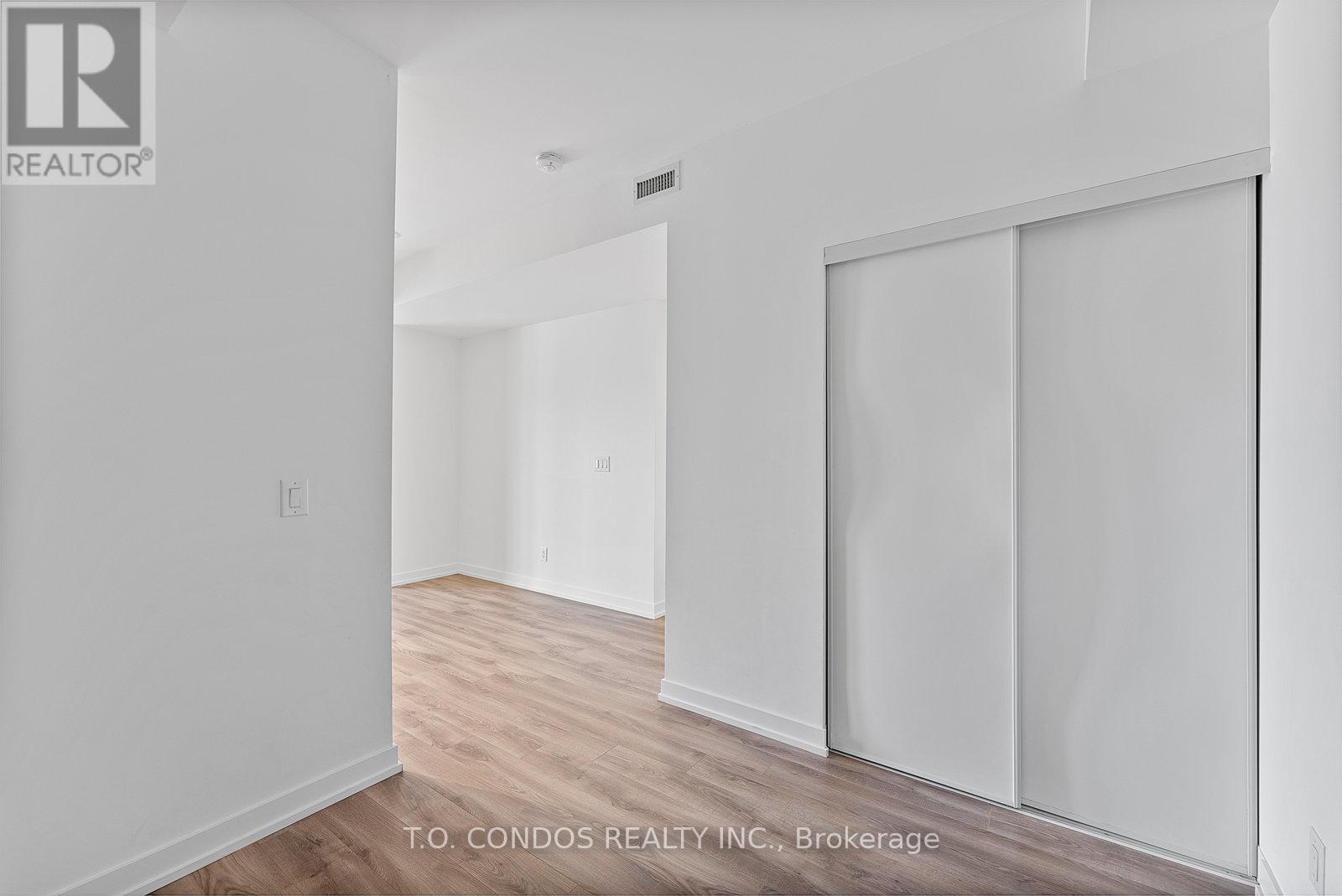 1019 - 20 Edward Street, Toronto, Ontario  M5G 1C9 - Photo 16 - C12962520