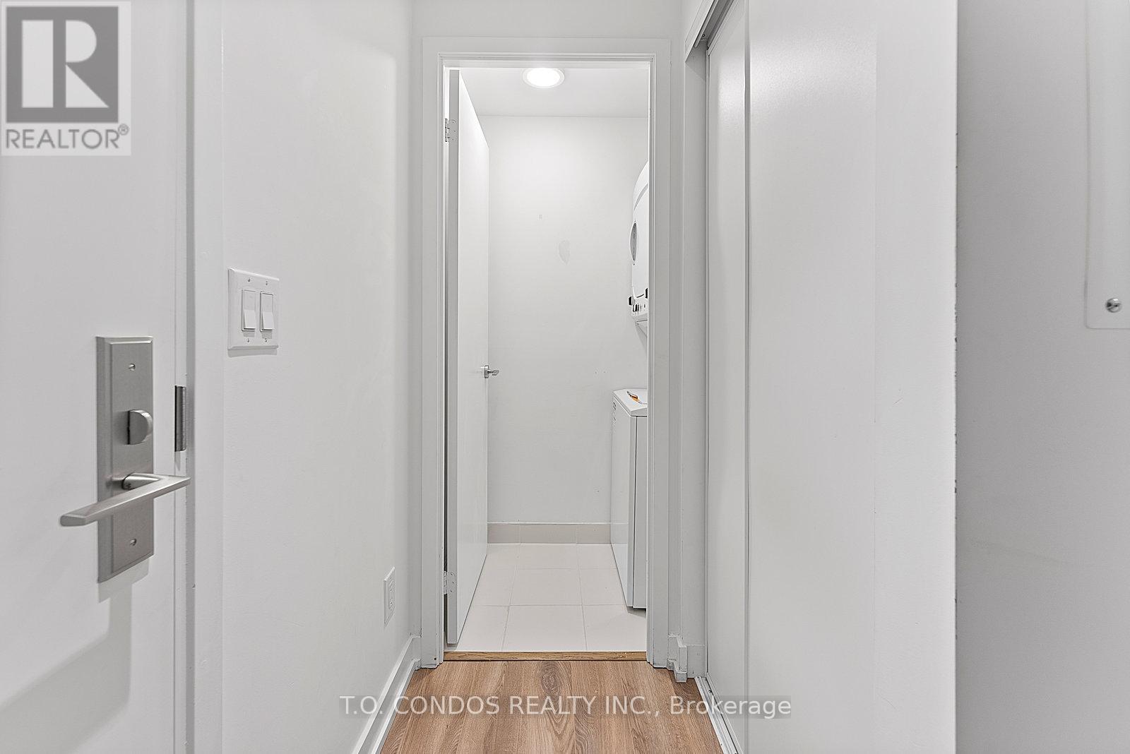 1019 - 20 Edward Street, Toronto, Ontario  M5G 1C9 - Photo 3 - C12962520