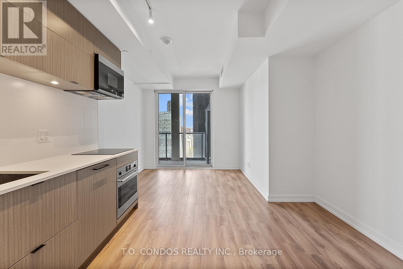 1019 - 20 Edward Street, Toronto, Ontario  M5G 1C9 - Photo 5 - C12962530