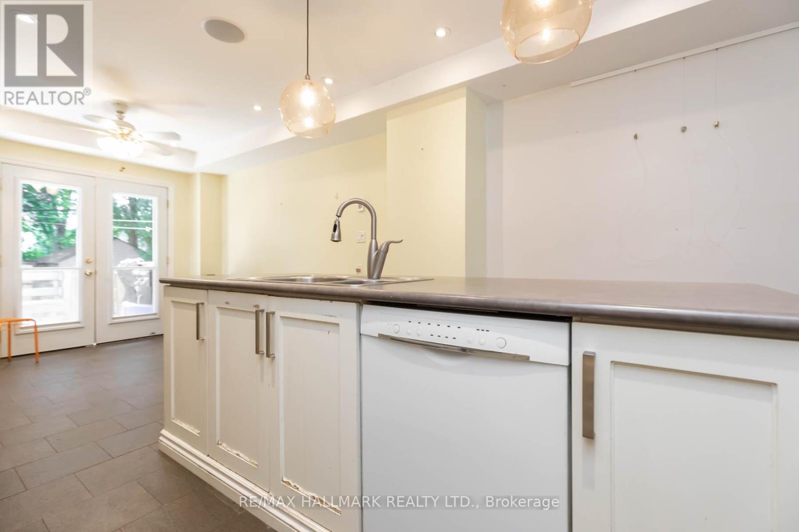 17 Mountalan Avenue, Toronto, Ontario  M4J 1H3 - Photo 13 - E12962502