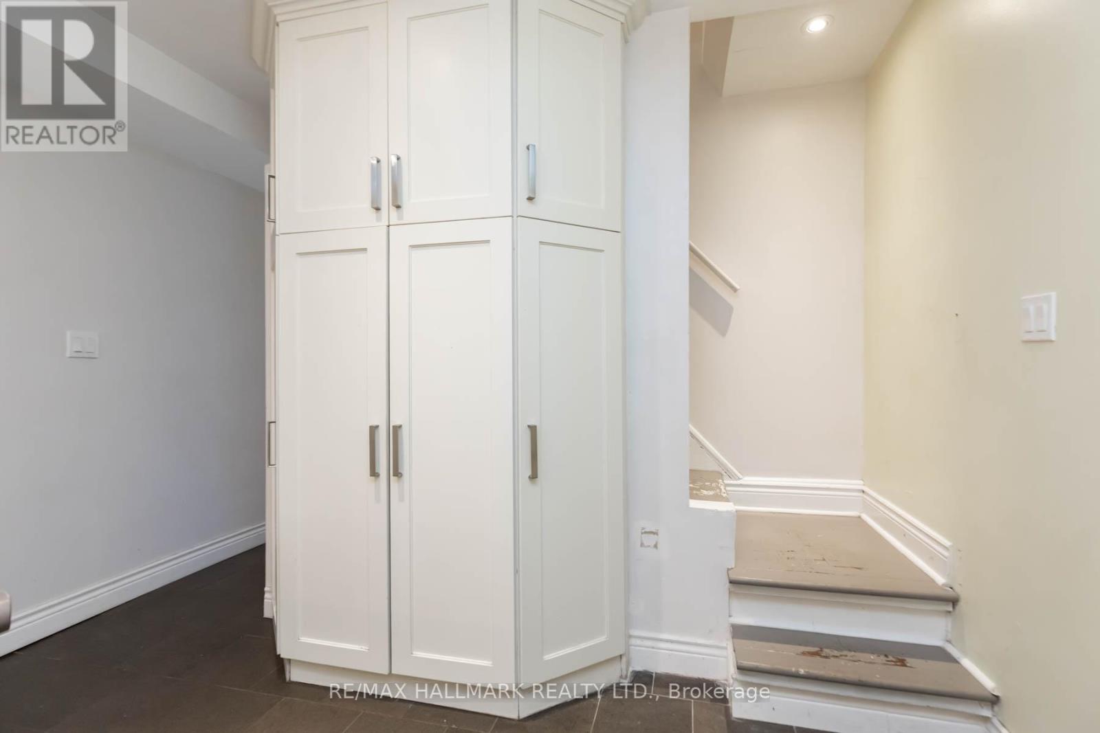 17 Mountalan Avenue, Toronto, Ontario  M4J 1H3 - Photo 14 - E12962502