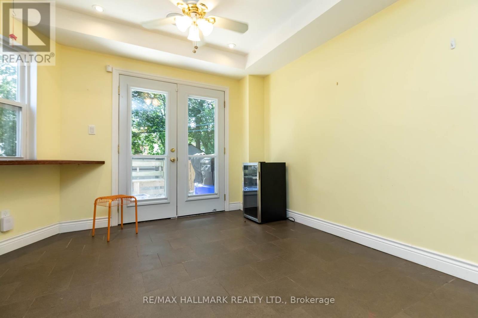 17 Mountalan Avenue, Toronto, Ontario  M4J 1H3 - Photo 15 - E12962502