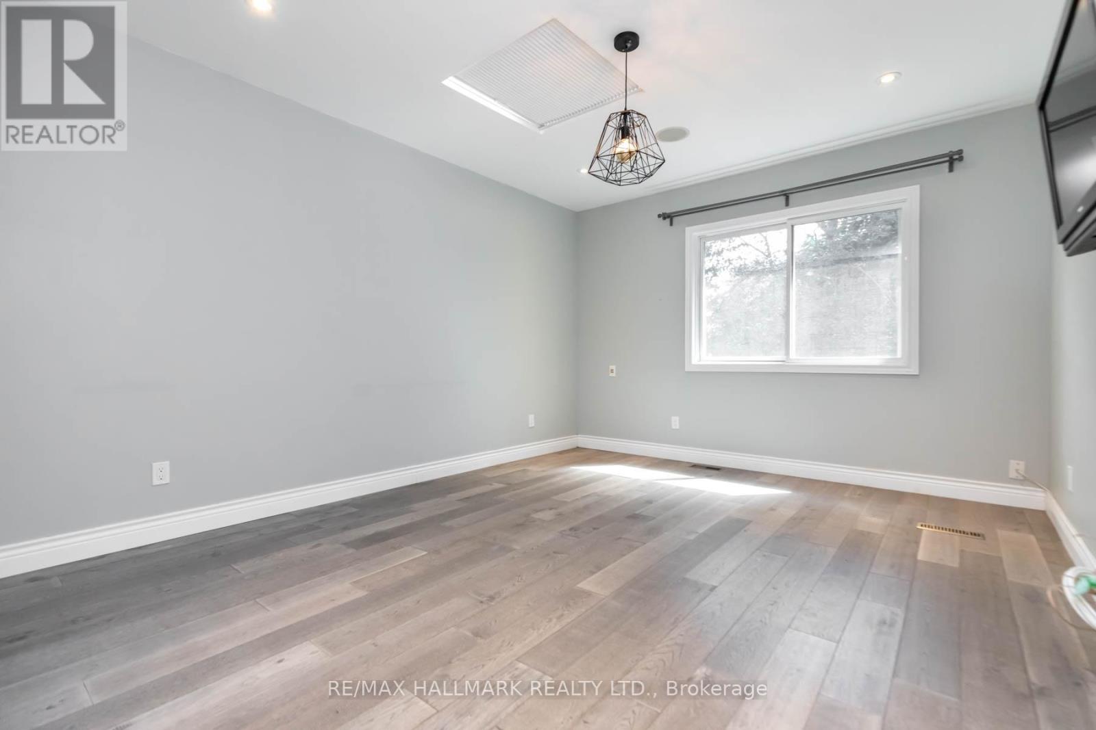 17 Mountalan Avenue, Toronto, Ontario  M4J 1H3 - Photo 16 - E12962502