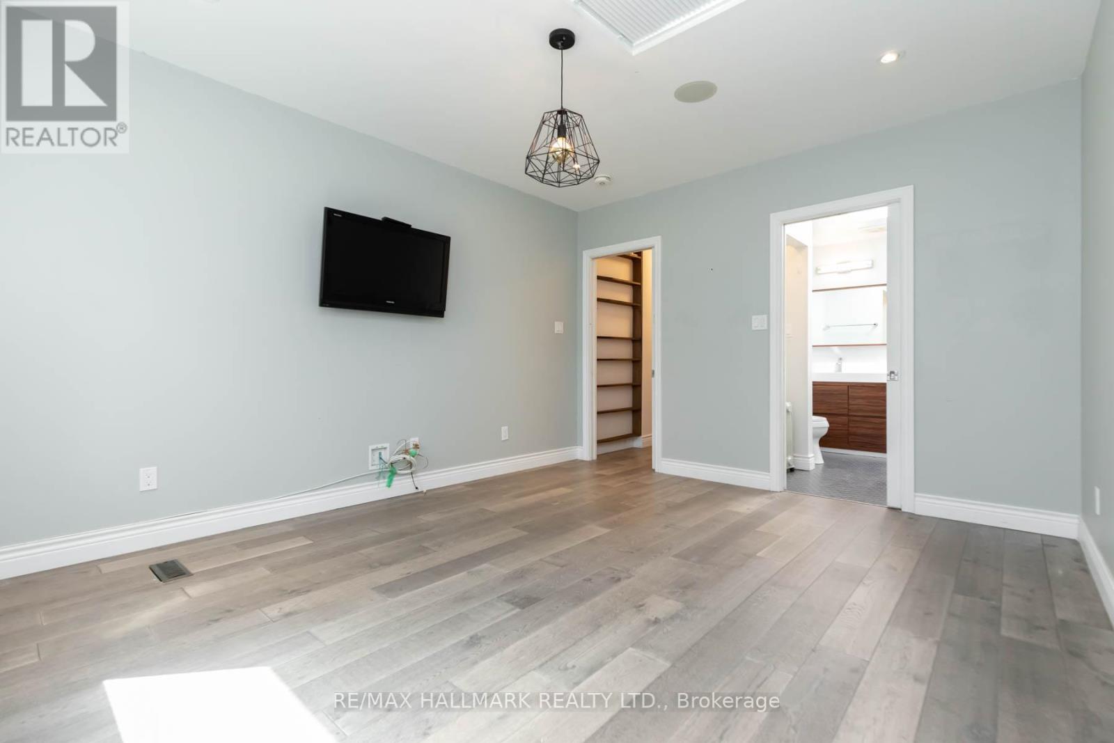 17 Mountalan Avenue, Toronto, Ontario  M4J 1H3 - Photo 17 - E12962502