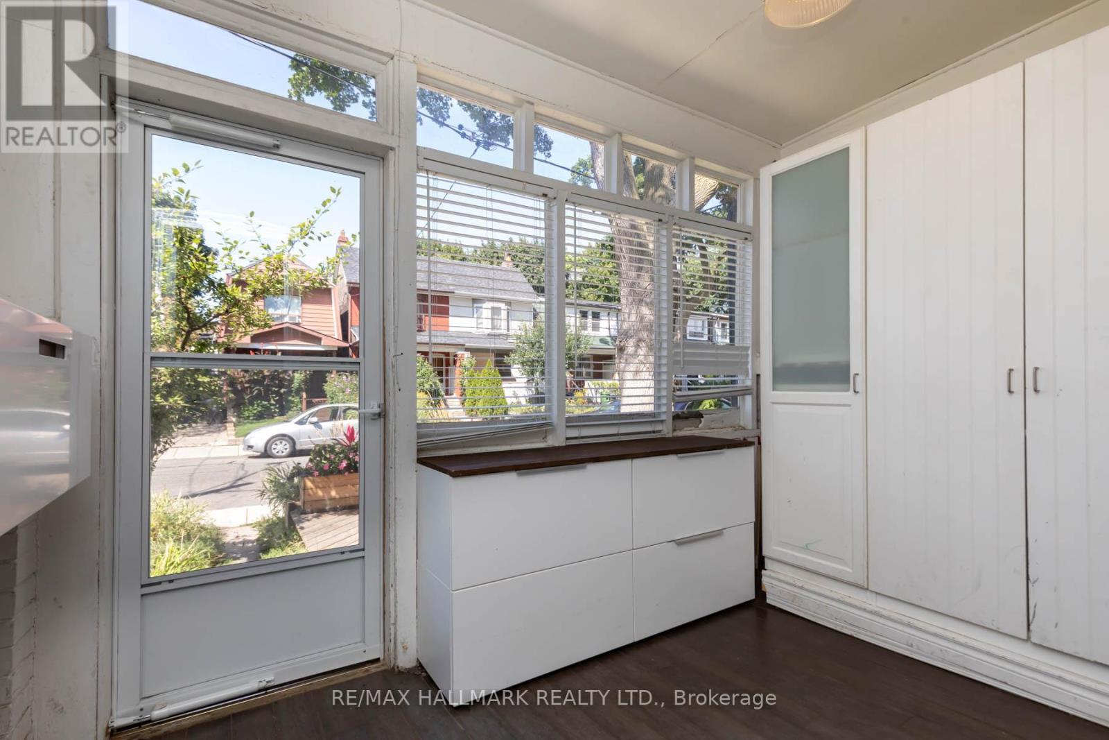 17 Mountalan Avenue, Toronto, Ontario  M4J 1H3 - Photo 2 - E12962502