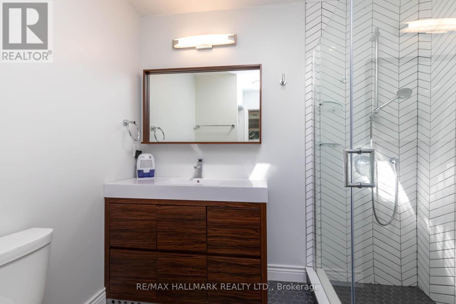 17 Mountalan Avenue, Toronto, Ontario  M4J 1H3 - Photo 20 - E12962502