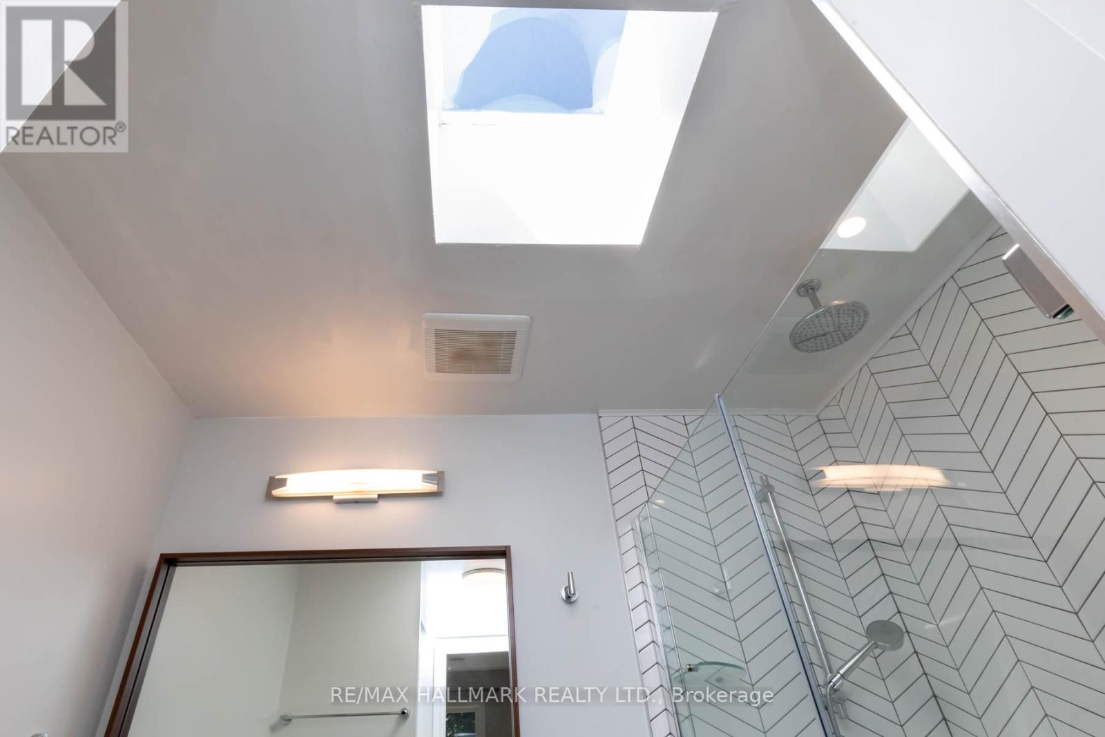 17 Mountalan Avenue, Toronto, Ontario  M4J 1H3 - Photo 21 - E12962502