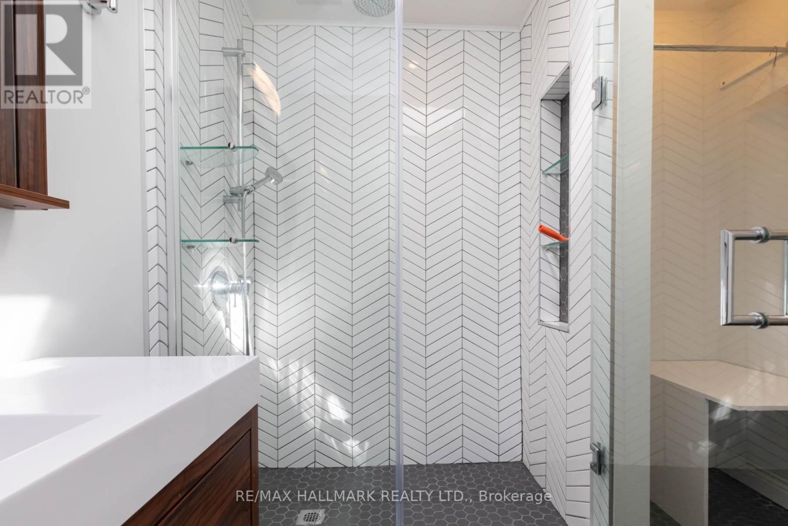 17 Mountalan Avenue, Toronto, Ontario  M4J 1H3 - Photo 22 - E12962502