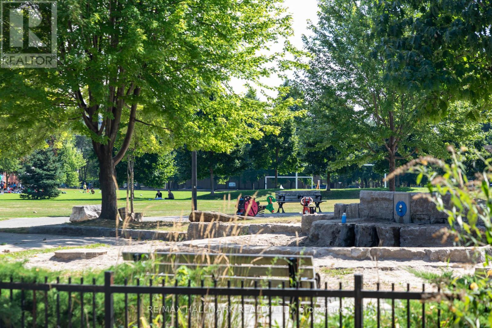 17 Mountalan Avenue, Toronto, Ontario  M4J 1H3 - Photo 46 - E12962502