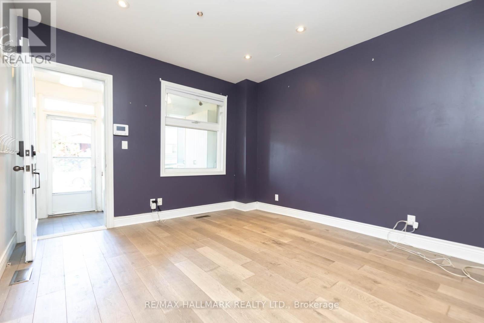 17 Mountalan Avenue, Toronto, Ontario  M4J 1H3 - Photo 5 - E12962502