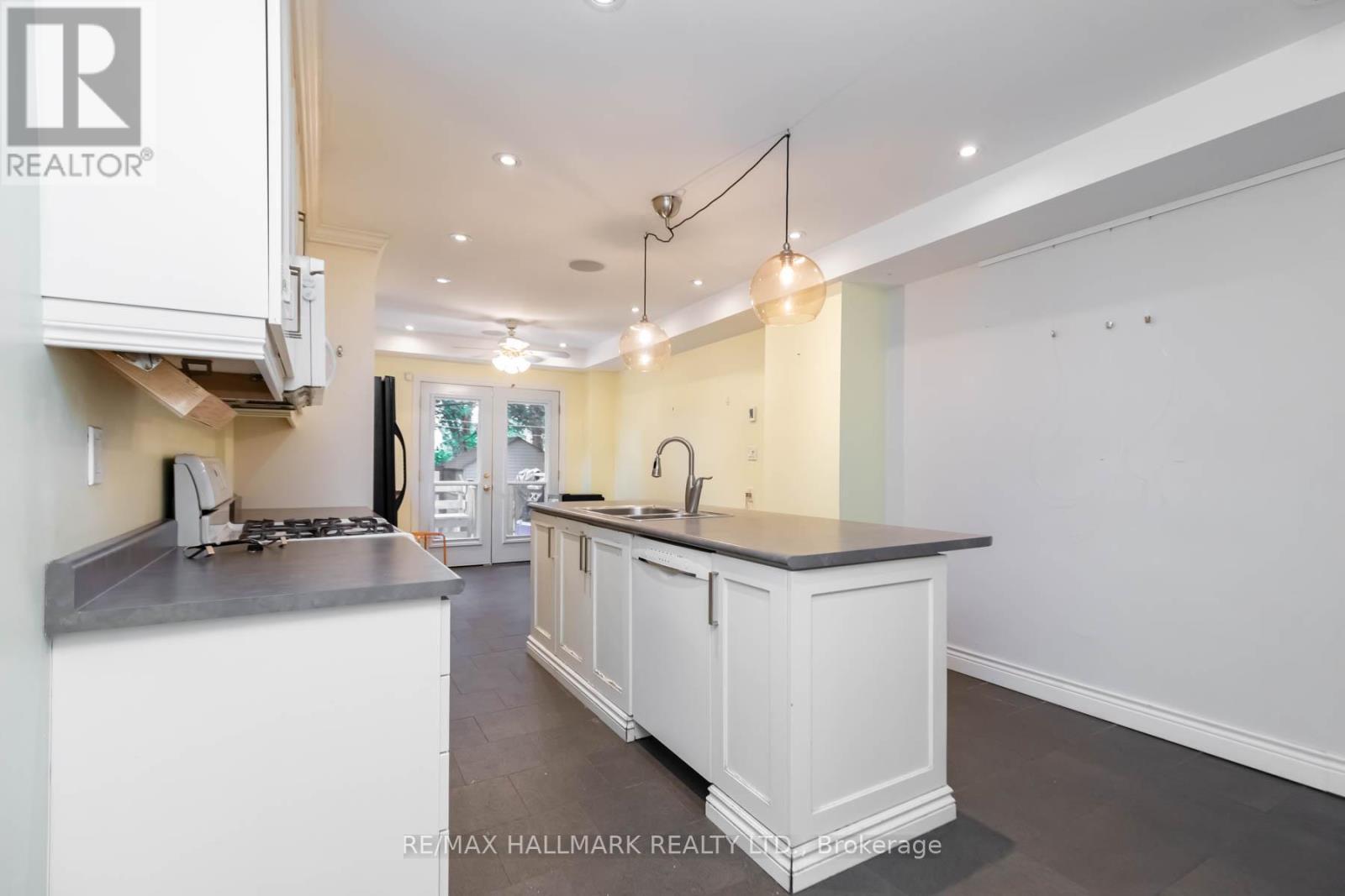 17 Mountalan Avenue, Toronto, Ontario  M4J 1H3 - Photo 8 - E12962502