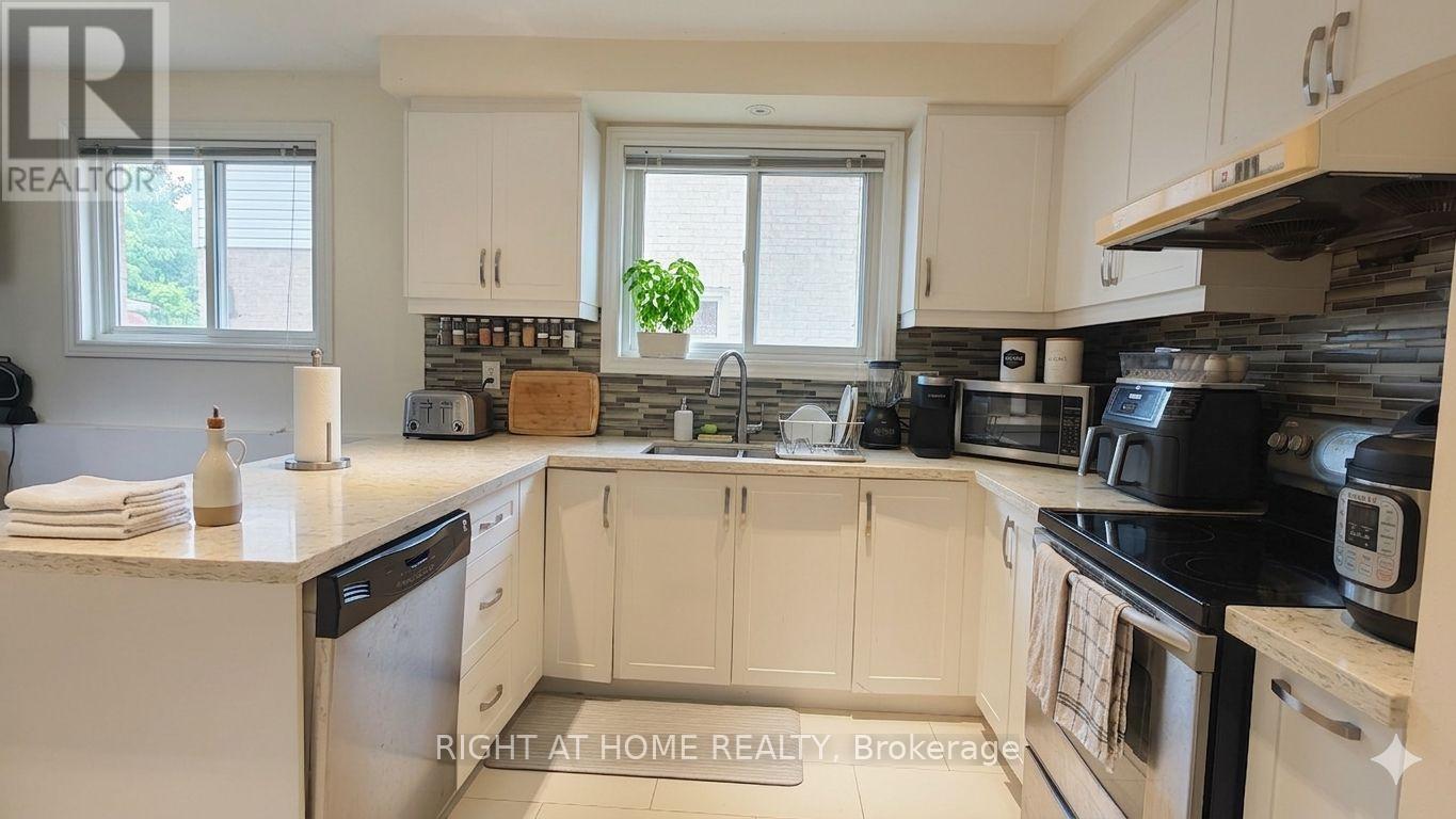 81 Heaslip Terrace, Toronto, Ontario M1T 1W8 - Photo 3 - E12962512