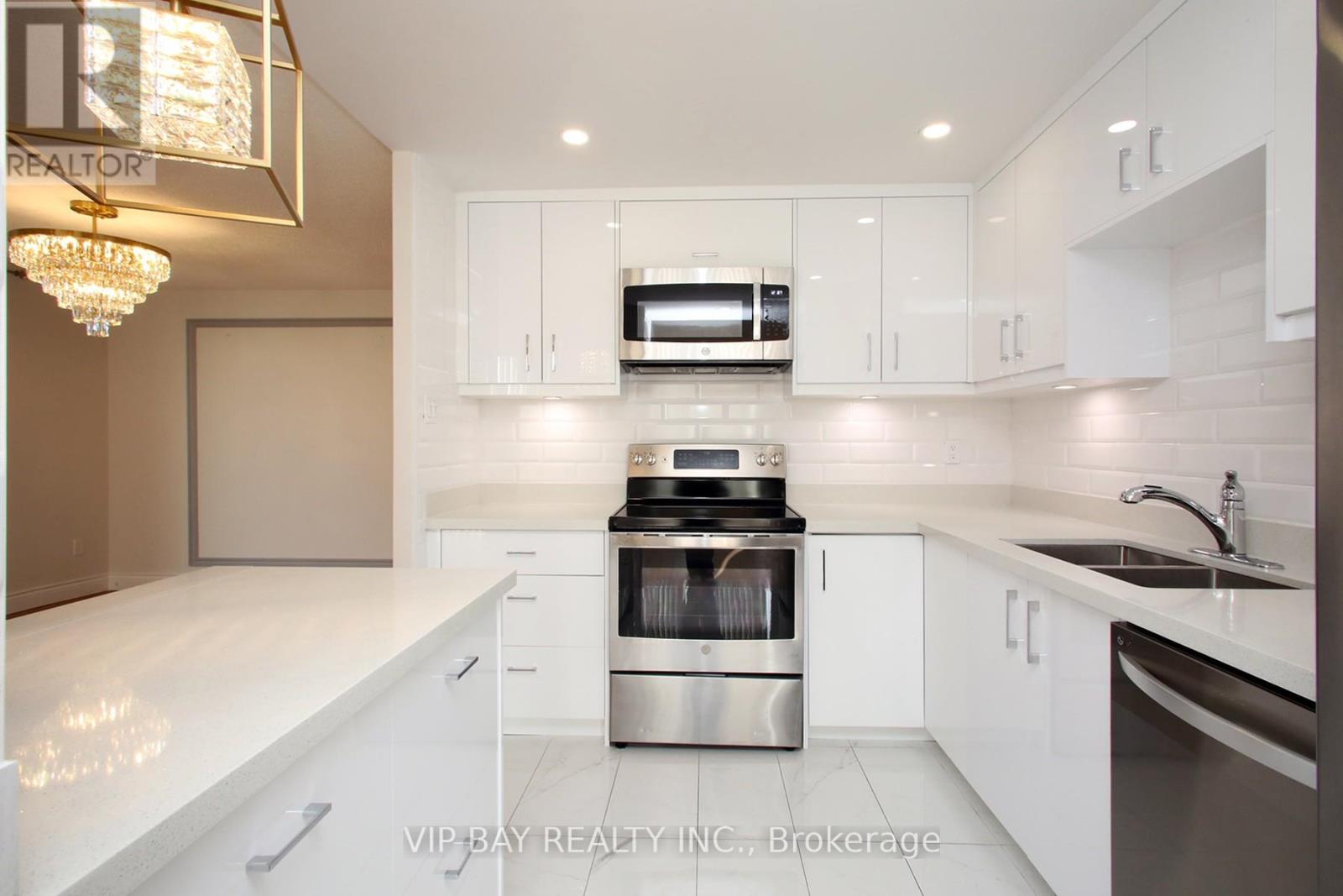 1012 - 20 Harding Boulevard W, Richmond Hill, Ontario  L4C 9S4 - Photo 10 - N12962488