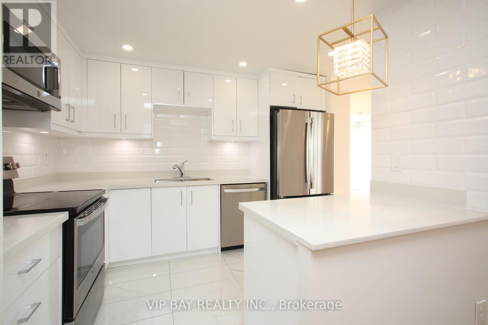 1012 - 20 Harding Boulevard W, Richmond Hill, Ontario  L4C 9S4 - Photo 11 - N12962488