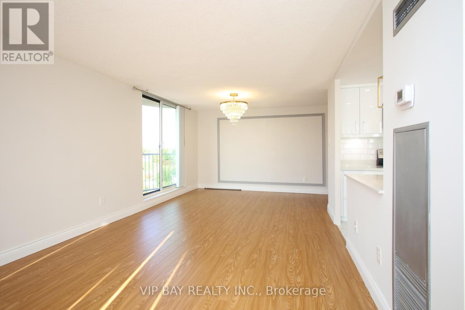 1012 - 20 Harding Boulevard W, Richmond Hill, Ontario  L4C 9S4 - Photo 2 - N12962488