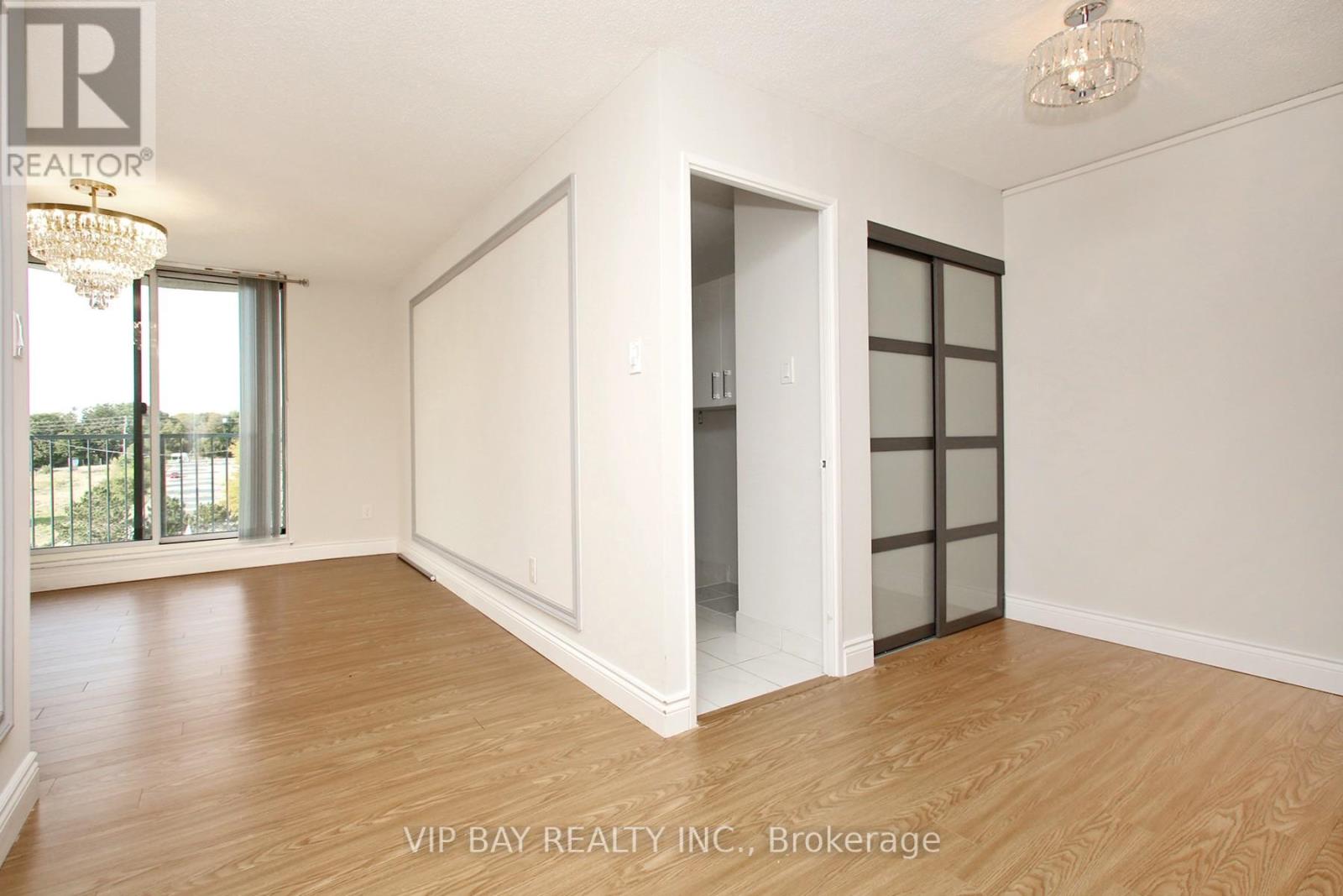 1012 - 20 Harding Boulevard W, Richmond Hill, Ontario  L4C 9S4 - Photo 5 - N12962488