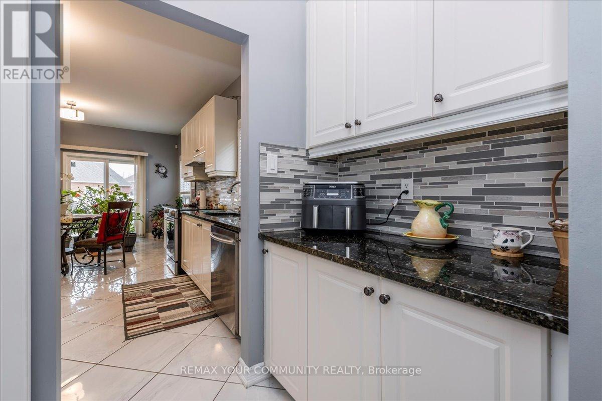 760 Freemont Court, Innisfil, Ontario  L9S 0K4 - Photo 9 - N12962528