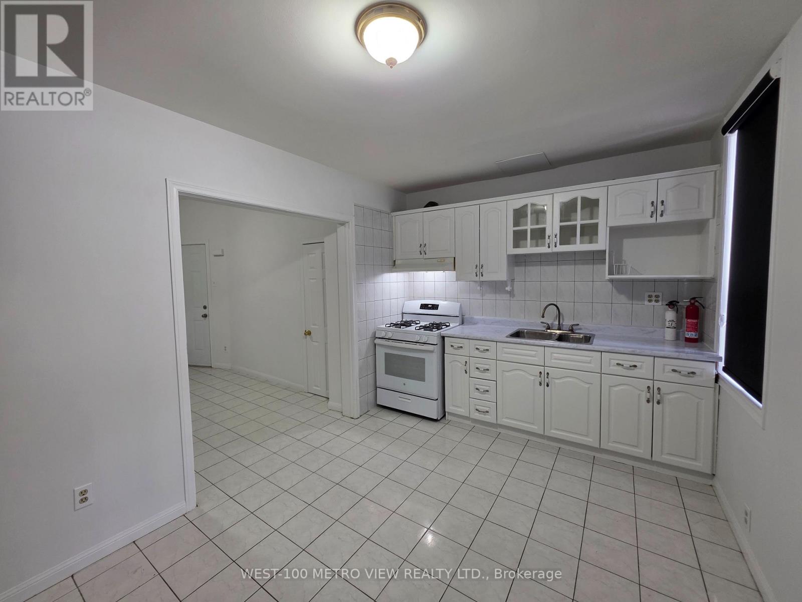 1075 Dufferin Street, Toronto, Ontario  M6H 4B5 - Photo 4 - W12962496