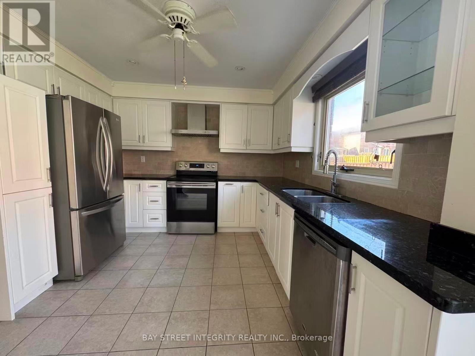 4255 Wakefield Crescent, Mississauga, Ontario  L5C 4M5 - Photo 10 - W12962518