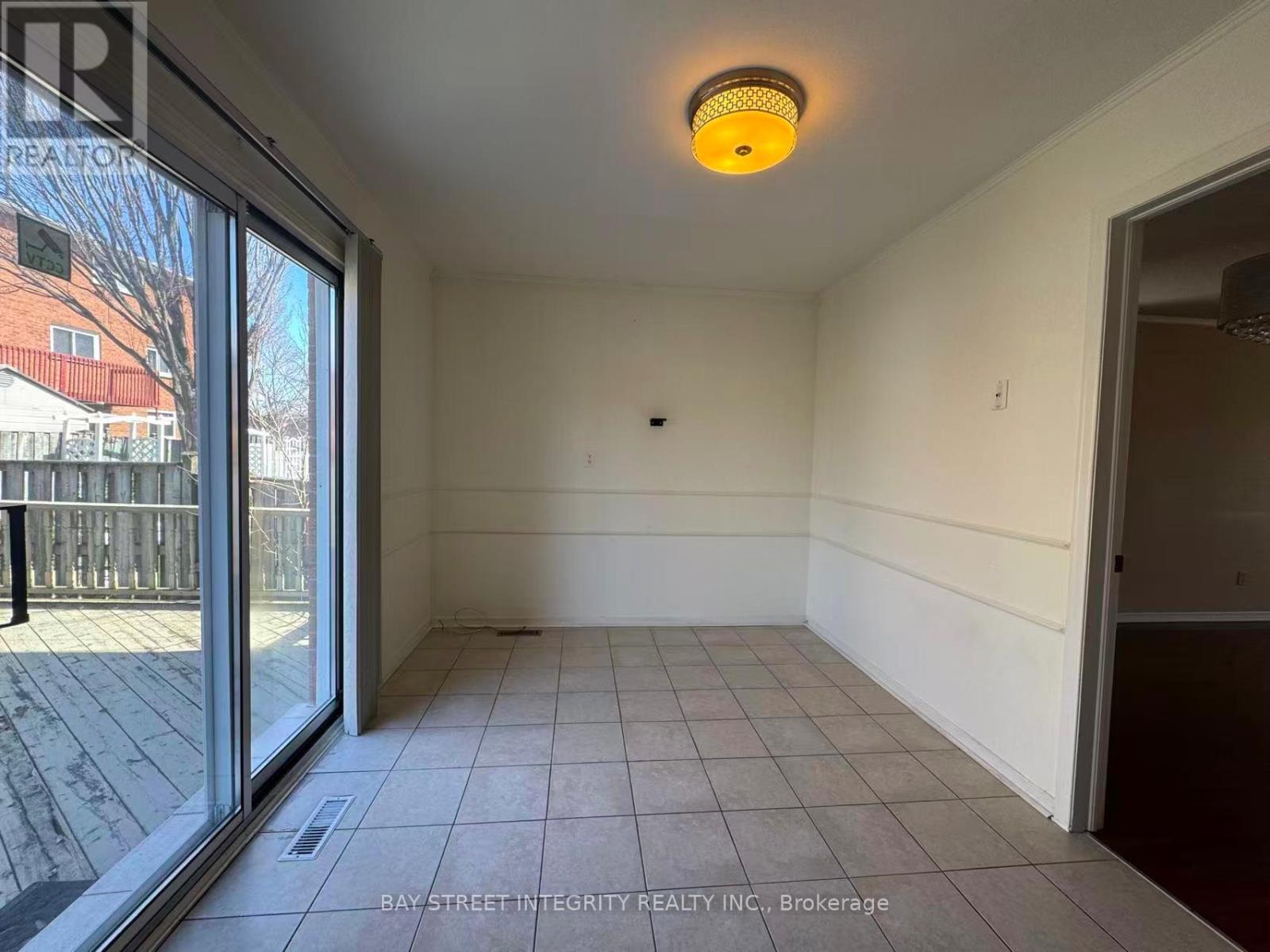 4255 Wakefield Crescent, Mississauga, Ontario  L5C 4M5 - Photo 11 - W12962518