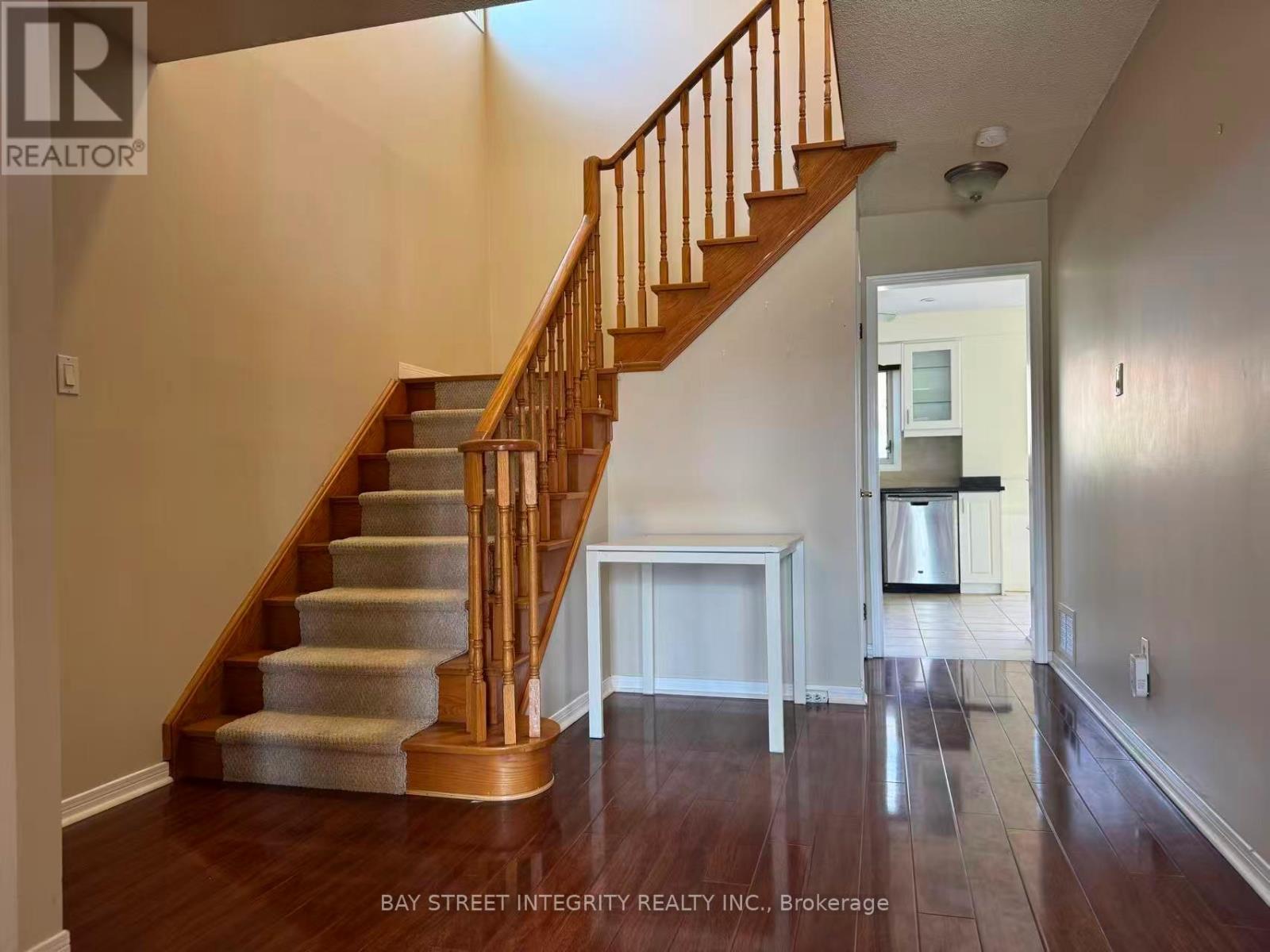 4255 Wakefield Crescent, Mississauga, Ontario  L5C 4M5 - Photo 5 - W12962518