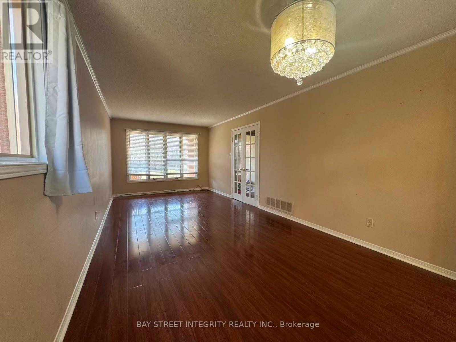 4255 Wakefield Crescent, Mississauga, Ontario  L5C 4M5 - Photo 8 - W12962518