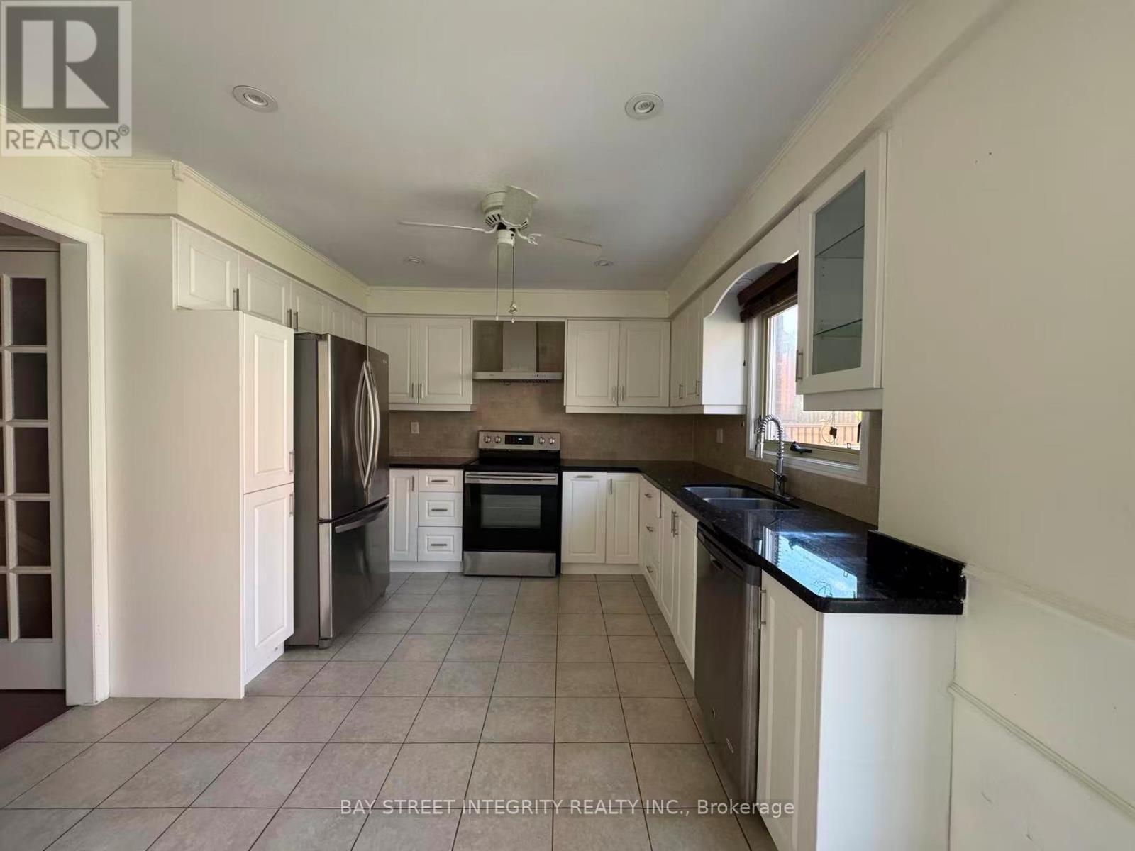 4255 Wakefield Crescent, Mississauga, Ontario  L5C 4M5 - Photo 9 - W12962518