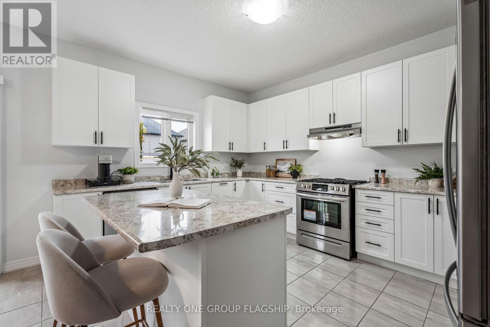 87 Dolomiti Court, Hamilton, Ontario  L0R 1P0 - Photo 9 - X12962526